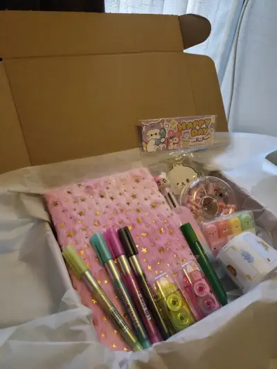 Set de papelería kawaii con cuaderno y bolígrafos - miniatura 1