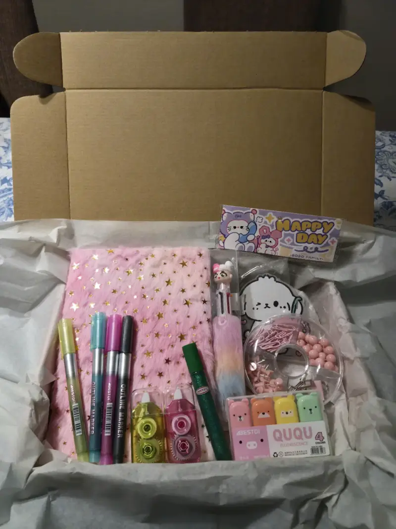 Set de papelería kawaii con cuaderno y bolígrafos - 2