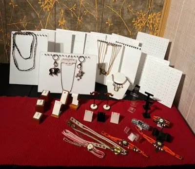 Exhibidor de Joyas con Soportes y Accesorios - miniatura 1