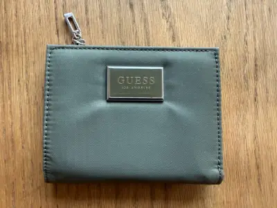 Billetera Guess verde con cierre metálico - miniatura 1