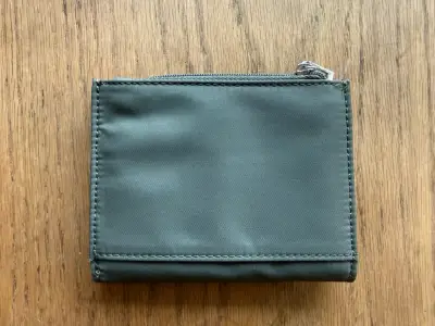 Billetera Guess verde con cierre metálico - miniatura 2