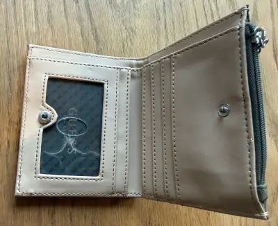 Billetera Guess verde con cierre metálico - miniatura 3