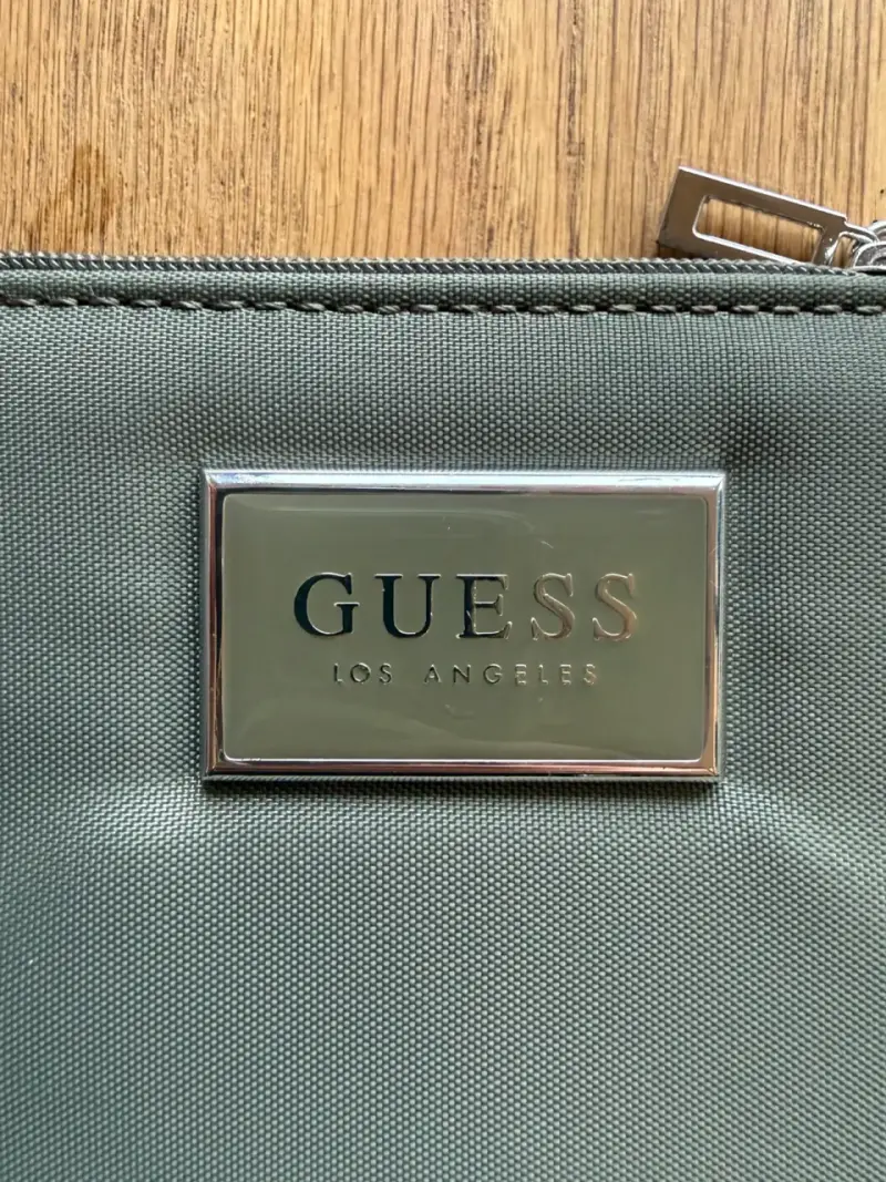 Billetera Guess verde con cierre metálico - 5