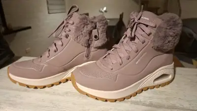 Botas Skechers con forro de peluche color lila - miniatura 2