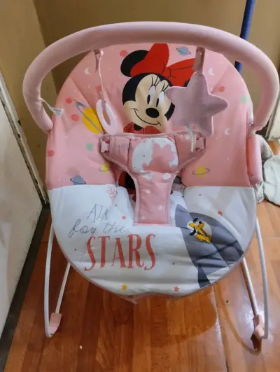 Silla Mecedora Bebé Minnie Mouse Rosa - miniatura 2