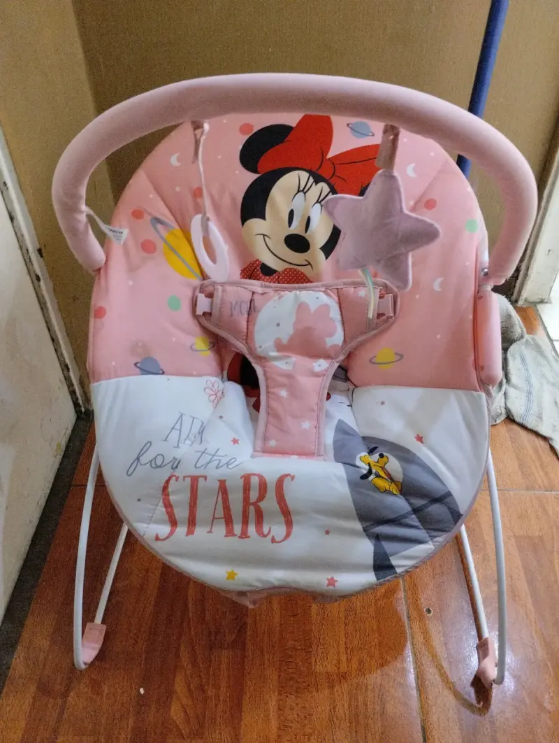 Silla Mecedora Bebé Minnie Mouse Rosa - 3