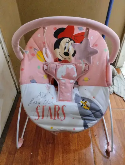 Silla Mecedora Bebé Minnie Mouse Rosa - miniatura 3