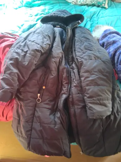 Parka de Invierno Negro con Capucha - miniatura 1