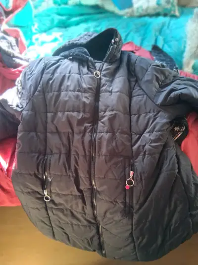 Parka de Invierno Negro con Capucha - miniatura 2