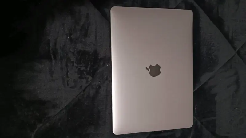 MacBook Pro con cargador original - 4