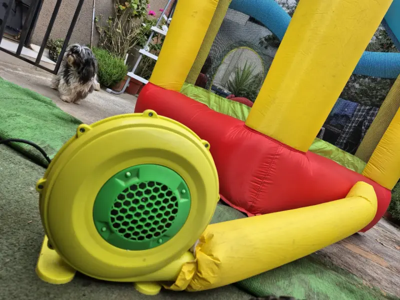 Castillo inflable para niños con tobogán - 4