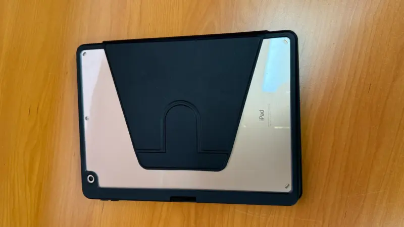 iPad con funda protectora y lápiz - 3