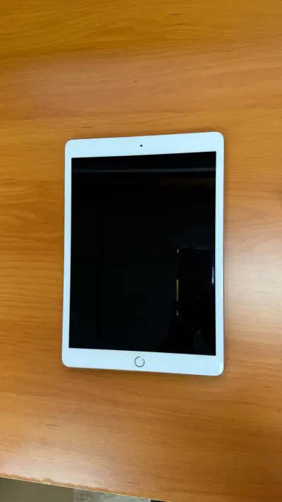 iPad con funda protectora y lápiz - miniatura 4