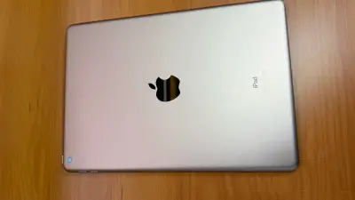 iPad con funda protectora y lápiz - miniatura 6