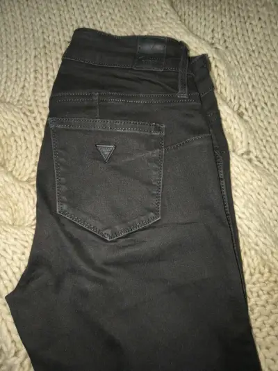 Jeans negros Guess para mujer - miniatura 2