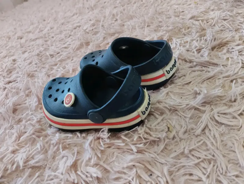 Zuecos de goma azul para niños - 3