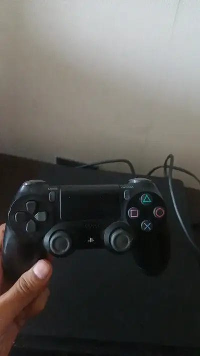 Consola PlayStation 4 con Control DualShock - miniatura 2