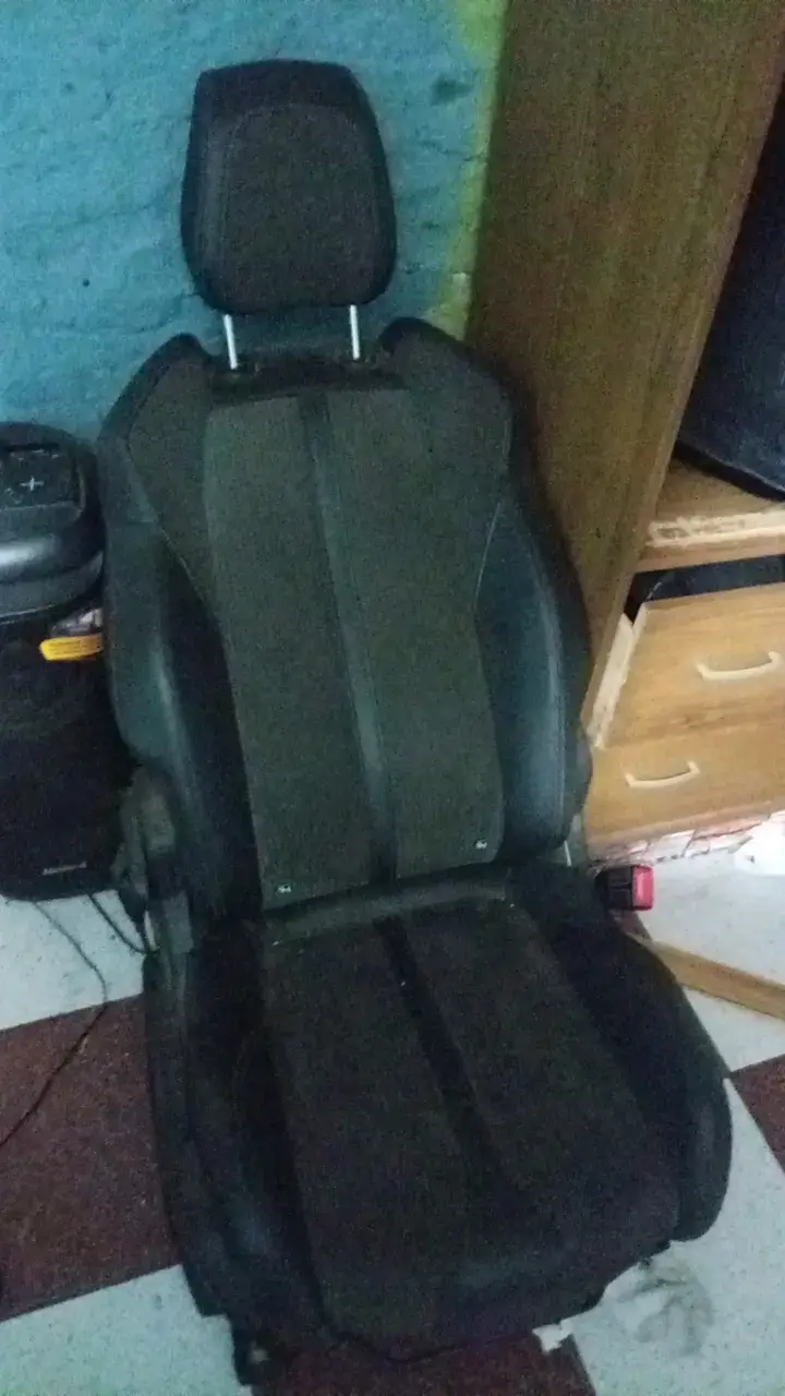 Asiento de auto reclinable en buen estado