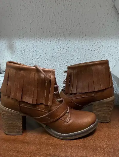 Botines de cuero marrón con flecos Hush Puppies - miniatura 1
