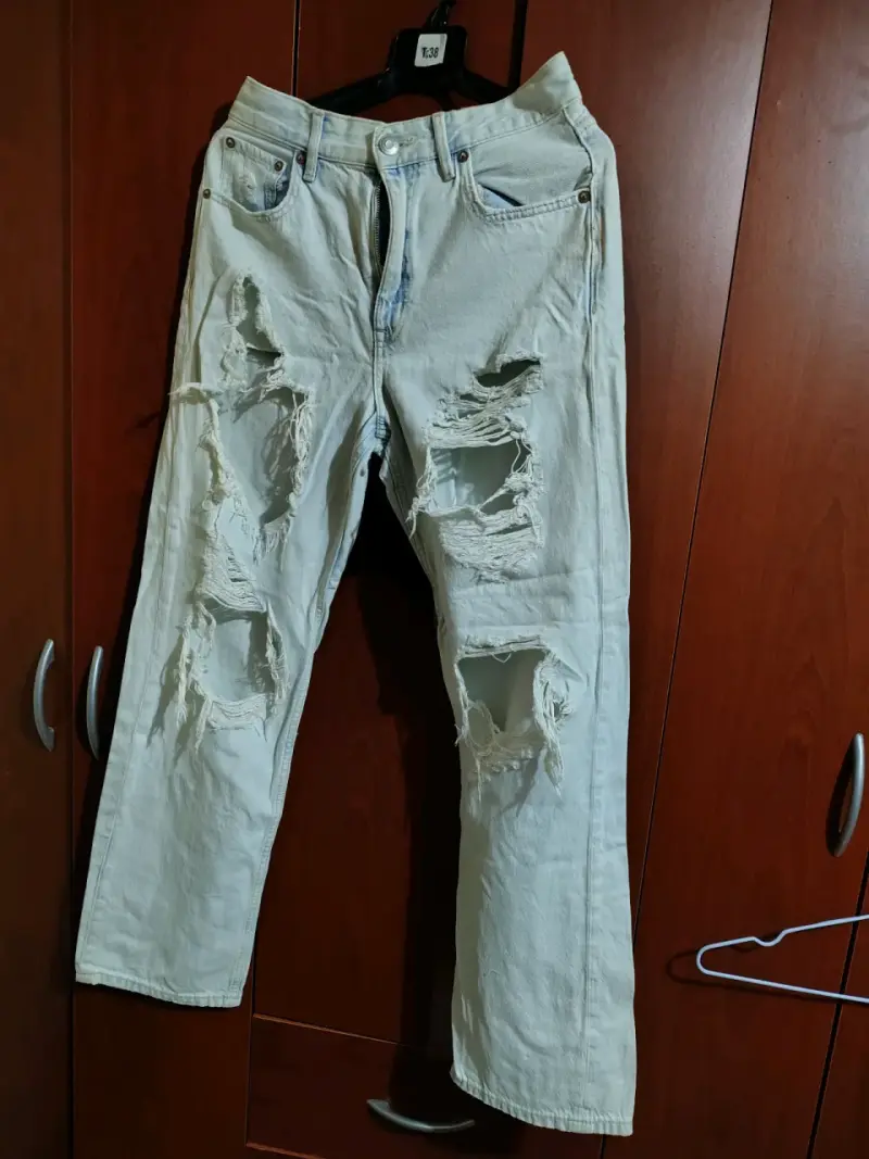 Jeans rasgados de mezclilla talla 38 - 2
