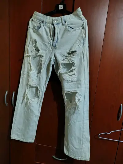 Jeans rasgados de mezclilla talla 38 - miniatura 2