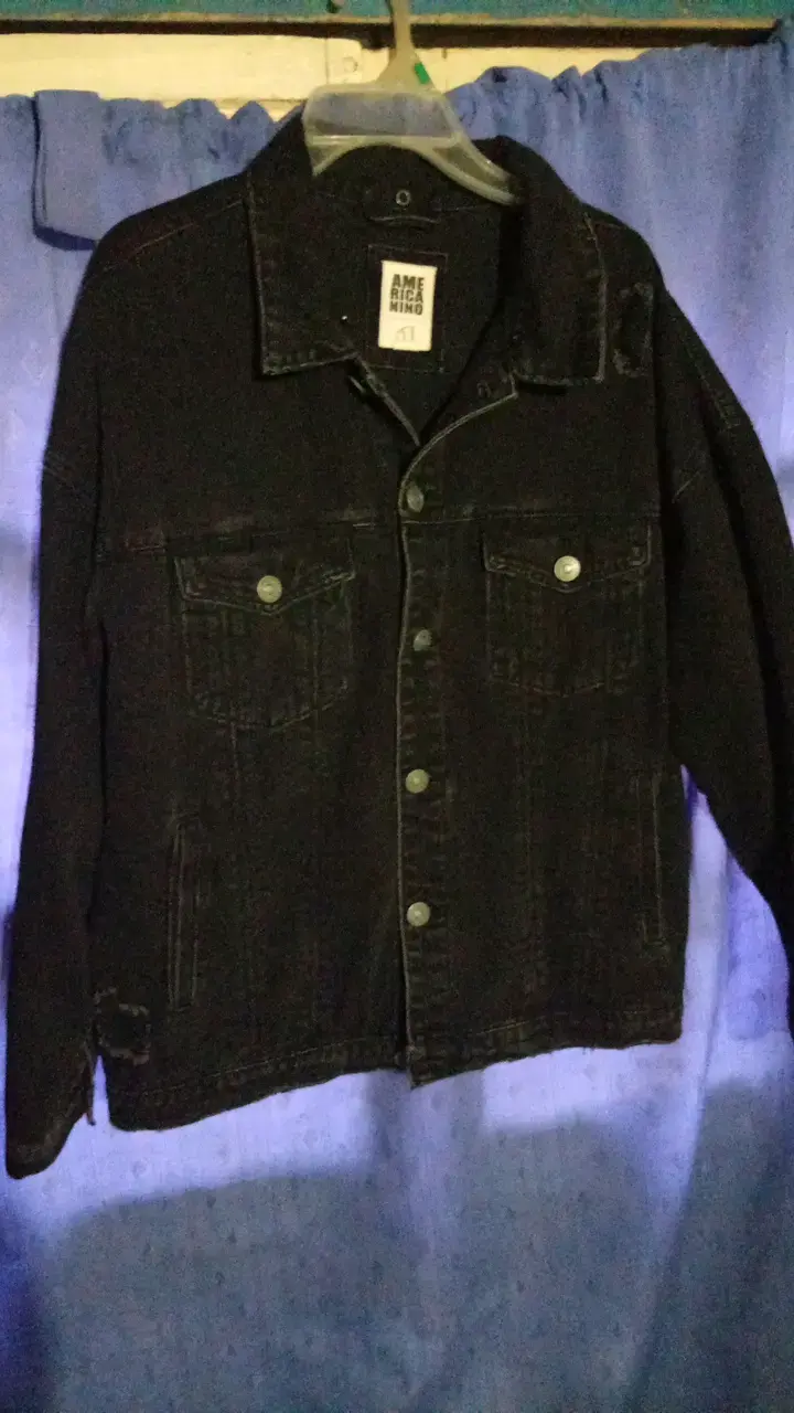 Chaqueta de mezclilla negra para hombre