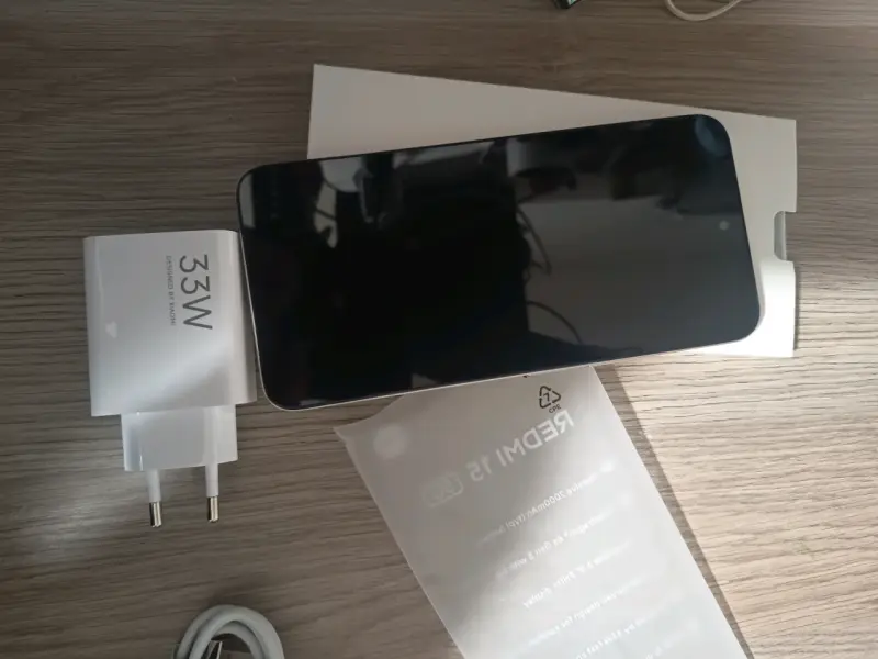 Smartphone Xiaomi Redmi 15 5G con cámara dual AI - 3