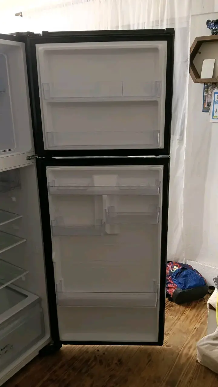 Refrigerador Samsung con dispensador de agua - 2
