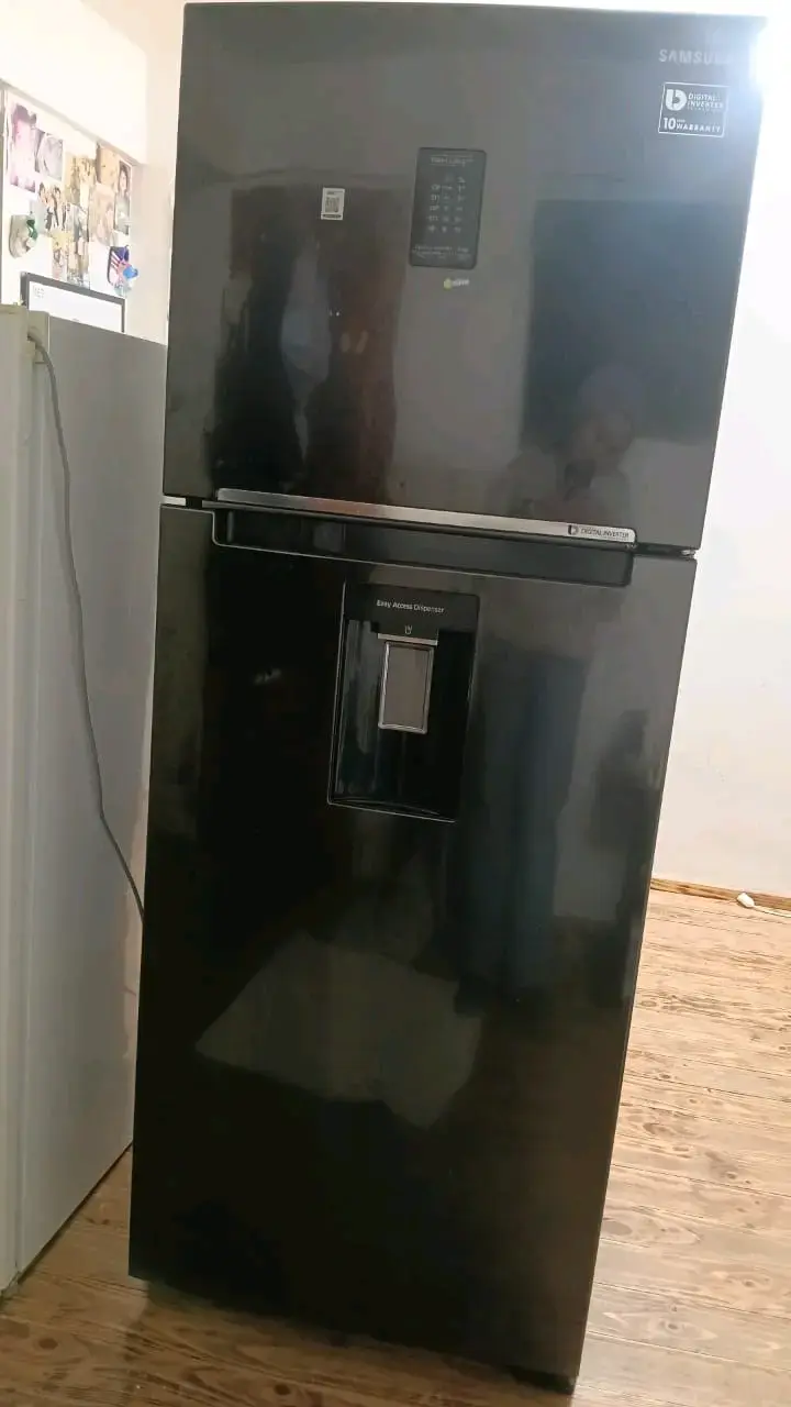 Refrigerador Samsung con dispensador de agua - 3