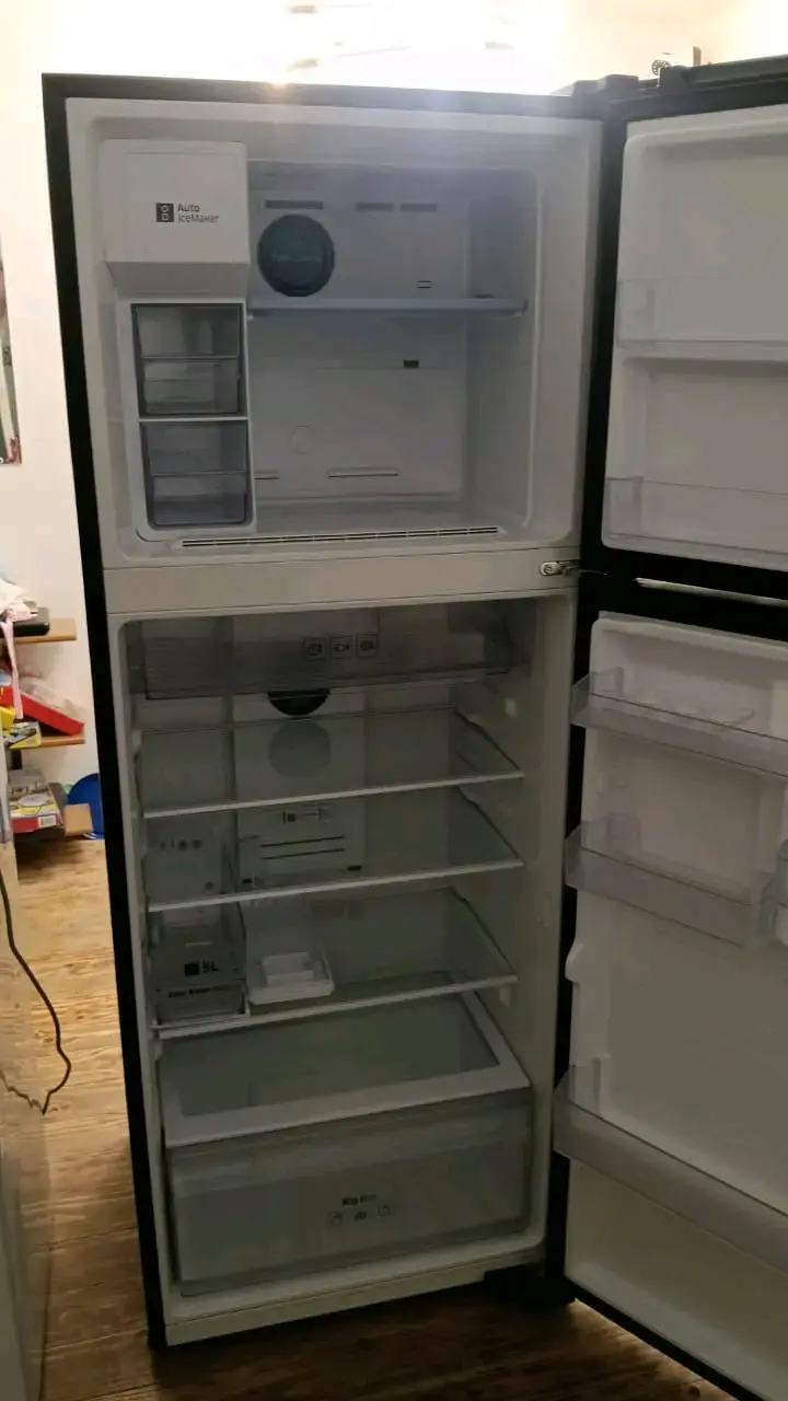 Refrigerador Samsung con dispensador de agua - 4