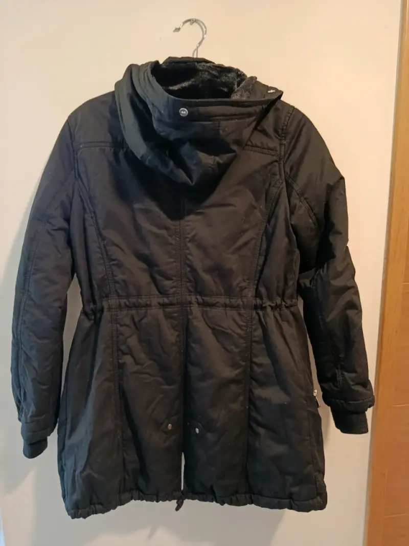 Parka Negra Premium Talla M  Forrada en Terciopelo - 3
