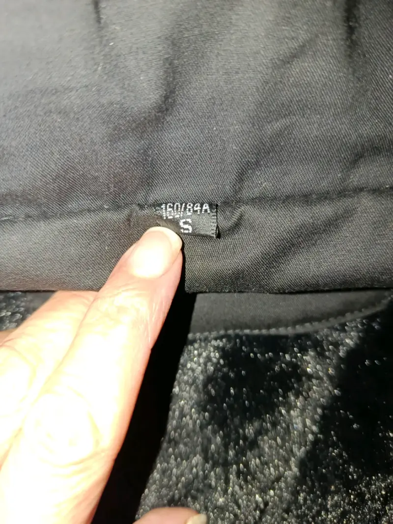 Parka Negra Premium Talla M  Forrada en Terciopelo - 4
