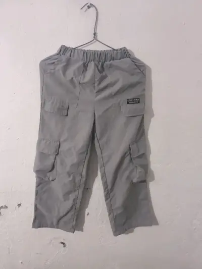 Pantalones rosados para niña con diseño casual - miniatura 3