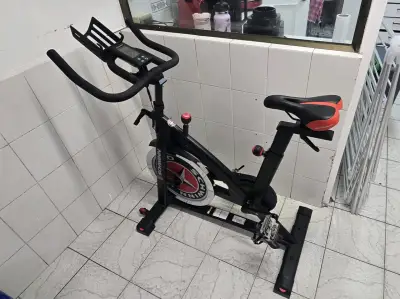 Bicicleta estática Schwinn 700ic3 Semi Profesional - miniatura 1