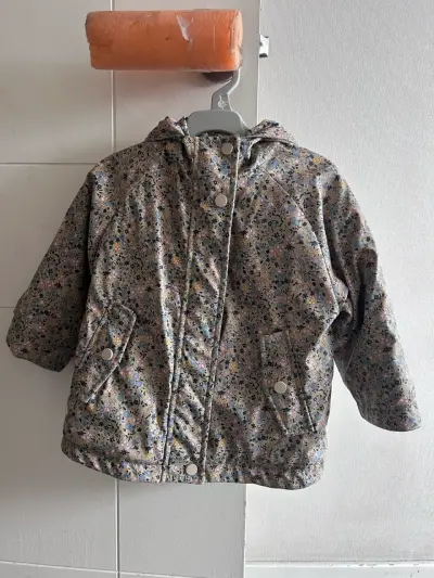 Chaqueta impermeable infantil con capucha - miniatura 1