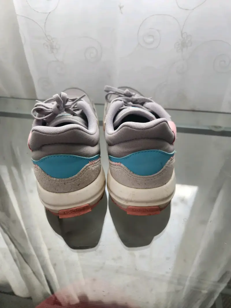 Zapatillas deportivas grises Adidas para mujer - 4