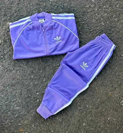Conjunto deportivo morado Adidas para mujer - miniatura 2