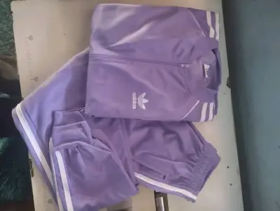 Conjunto deportivo morado Adidas para mujer - miniatura 3