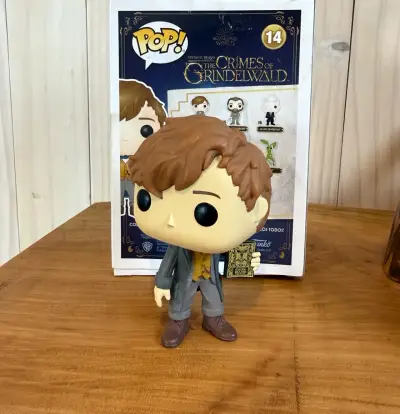 Figura Funko Pop Newt Scamander Edición Chase - miniatura 1