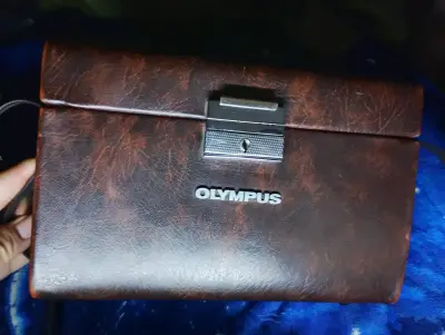 Estuche de cuero vintage Olympus para cámara - miniatura 1