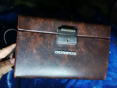 Estuche de cuero vintage Olympus para cámara - miniatura 3