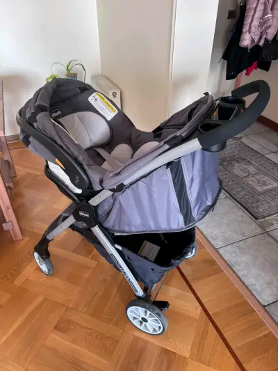 Coche de bebé Chicco mini Bravo con silla de auto - miniatura 1