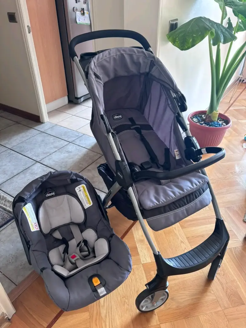 Coche de bebé Chicco mini Bravo con silla de auto - 2
