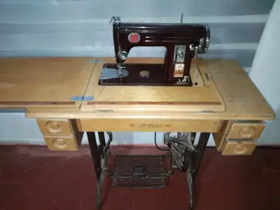 Máquina de Coser Antigua New York con Mesa - miniatura 1