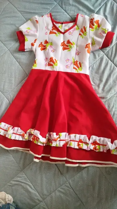 Vestido de huasa rojo con estampado floral - miniatura 1