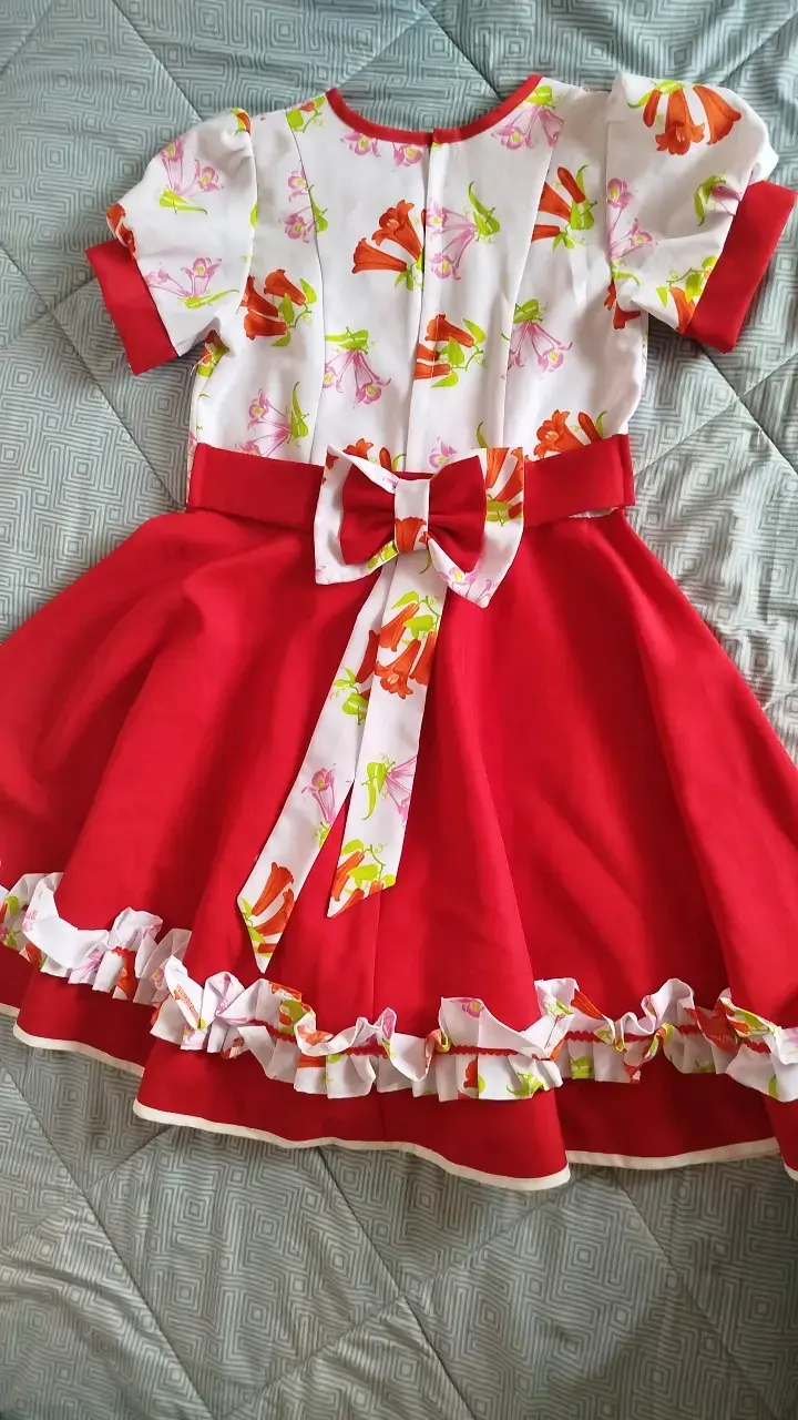 Vestido de huasa rojo con estampado floral - 2
