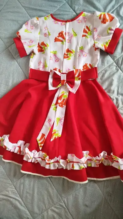 Vestido de huasa rojo con estampado floral - miniatura 2