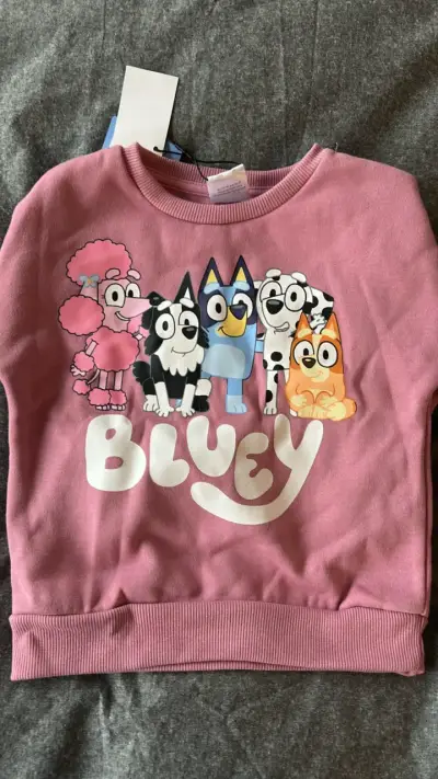 Polerón infantil rosa Bluey con personajes - miniatura 1