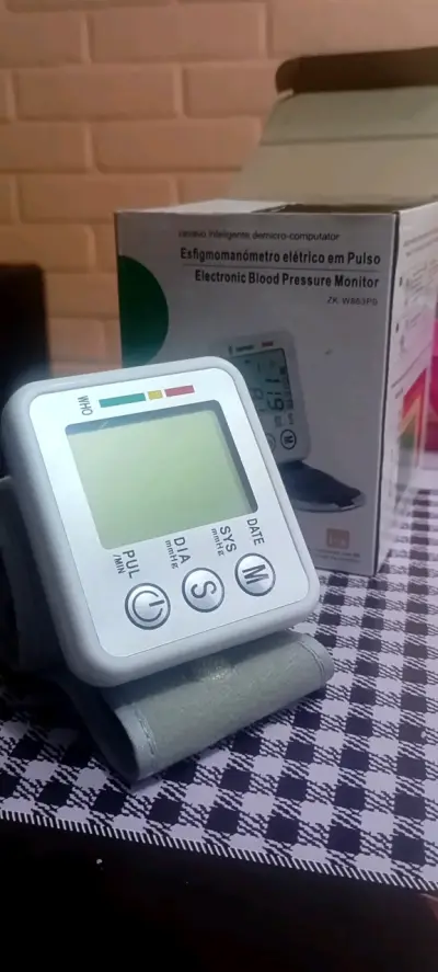 Esfigmomanómetro Eléctrico de Muñeca ZK-W863PB - miniatura 1