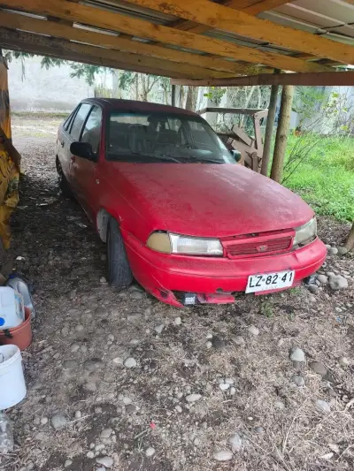 Auto Daewoo  rojo usado en buen estado - miniatura 1